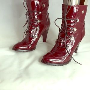Minerva boots